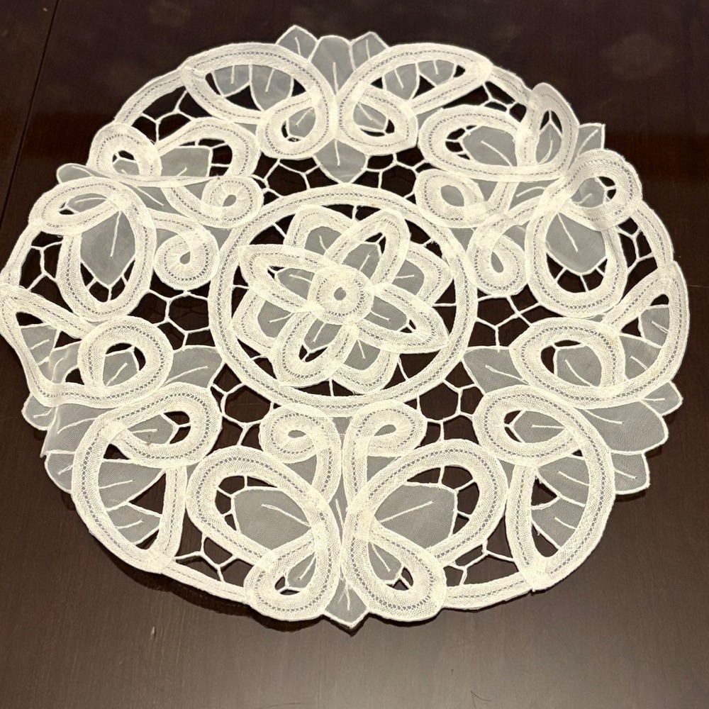 Vintage White Lace Doily Round Floral Table Accent Decorative Centerpiece 12‎ in